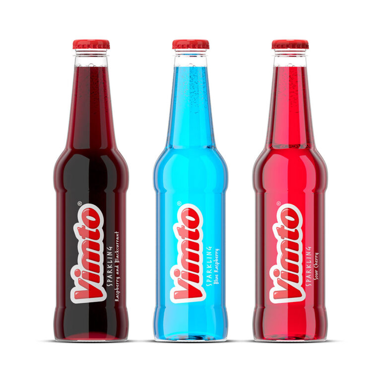 3D render images of VIMTO beverage bottles with basic lighting and packaging design for visual presentations
تصاویر سه‌بعدی بطری‌های نوشیدنی برند ویمتو با نورپردازی و طراحی ساده برای استفاده تبلیغاتی