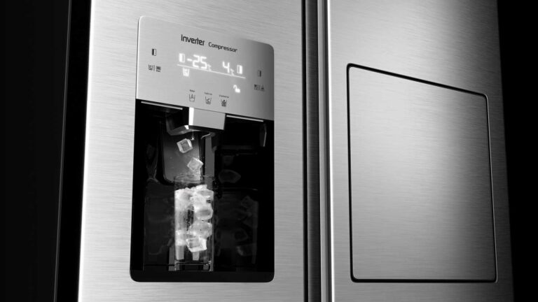 Industrial 3D rendering of GPLUS side‑by‑side refrigerator for marketing and branding use رندر سه‌بعدی صنعتی یخچال ساید بای ساید GPLUS برای استفاده تبلیغاتی و برندینگ